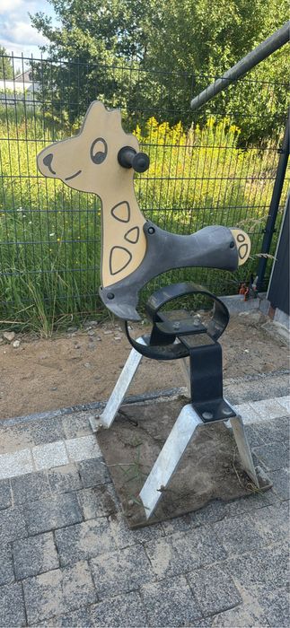 Bujak na sprężynie ogrodowy