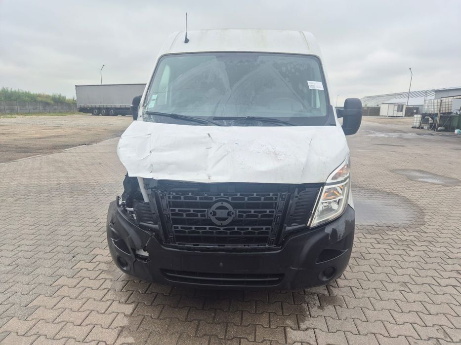Nissan nv400