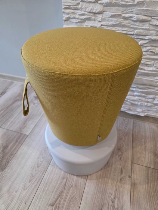 Pufa ergonomiczna Profim Mickey Hoker balansujący praca na stojąco
