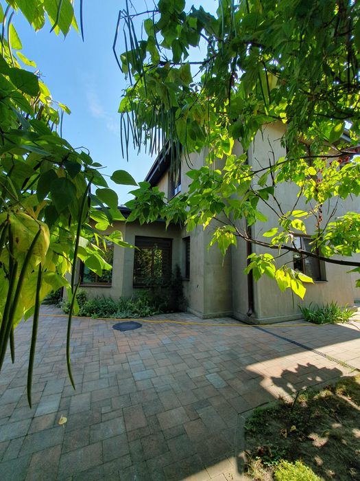 Продаж будинку з якісним ремонтом в центрі Бучі. Оформлення 2%