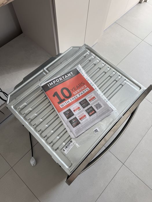 Духова шафа Indesit IO 255HU X нова!