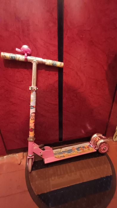 Самокат дитячий для дівчинки