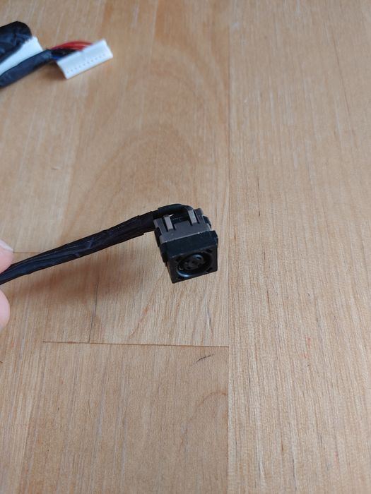 Aleinware 17 R1 R2 R3 gniazdko ładowania