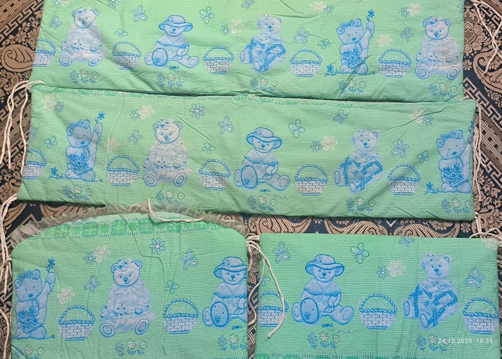 Бортики для дитячого ліжечка