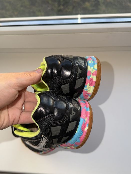 Mizuno футзалки / залові кросівки 41 26 см / індор / яскрава підошва