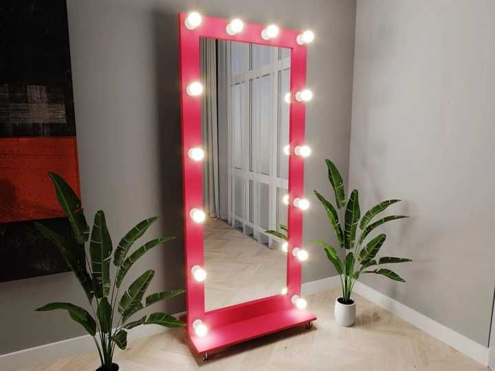 Дзеркало в повний зріст на пересувній підставці. Самовивіз