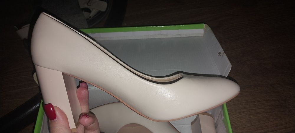 Продам туфлі на каблучку