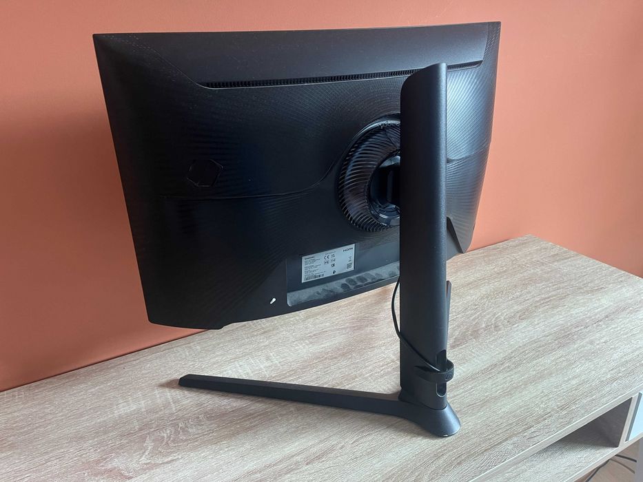 Samsung Odyssey G6 27" QHD 240Hz Curvo – LS27BG650EU