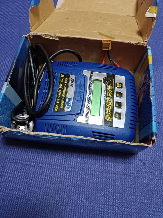 Зарядное устройство LRP Jet-Pro Charger от 220V или от 12V.