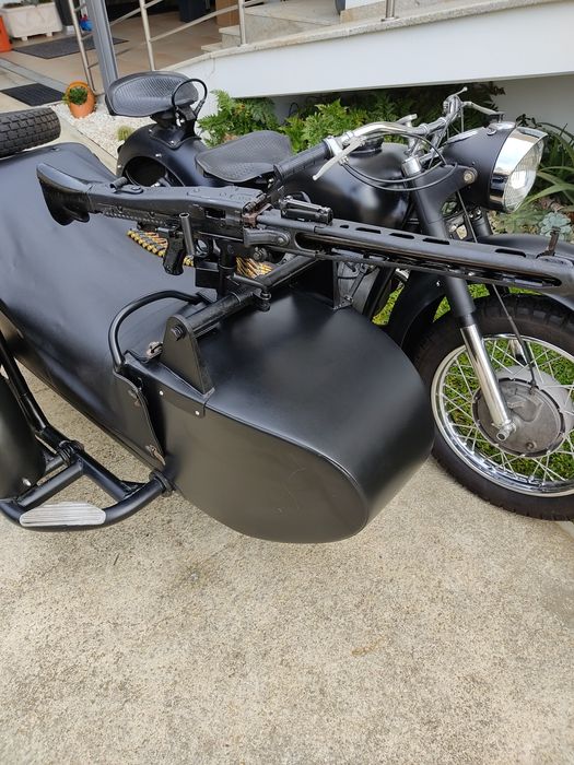 Mota com sidecar de 1969 como nova