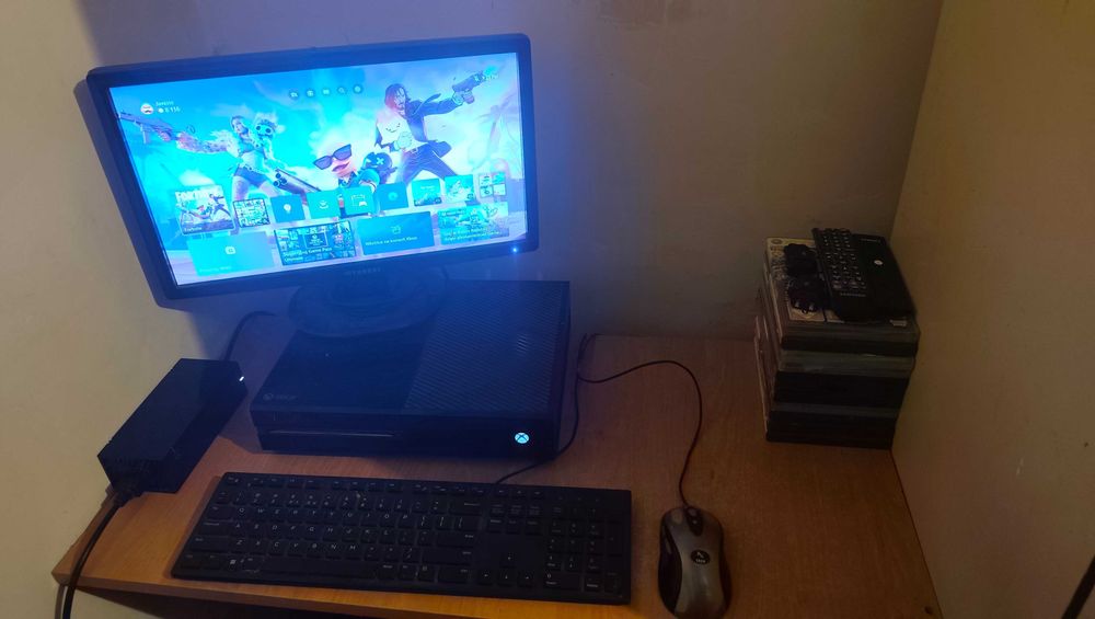 Xbox one z zasilaczem