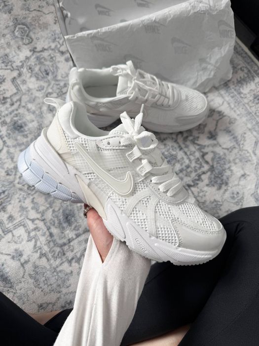 Nike V2K Runtekk White Flowers трендові жіночі кросівки найк в2к рантек