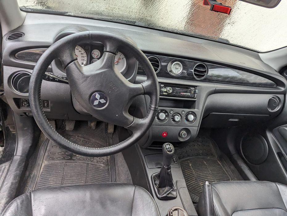 Для військового Mitsubishi Outlander 2.0 benzin 2004