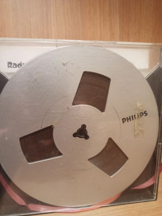 Szpula z taśmą maxell 35-90B  oraz szpule plastik i puste