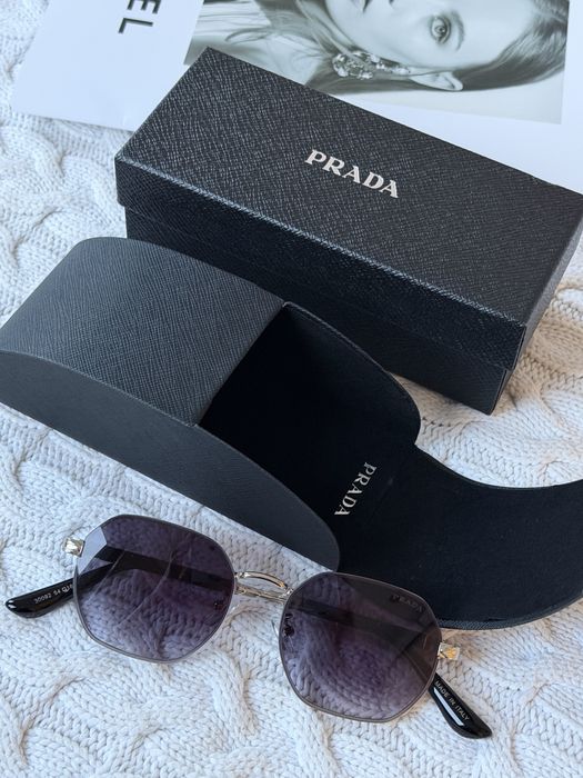 Сонцезахисні окуляри Prada