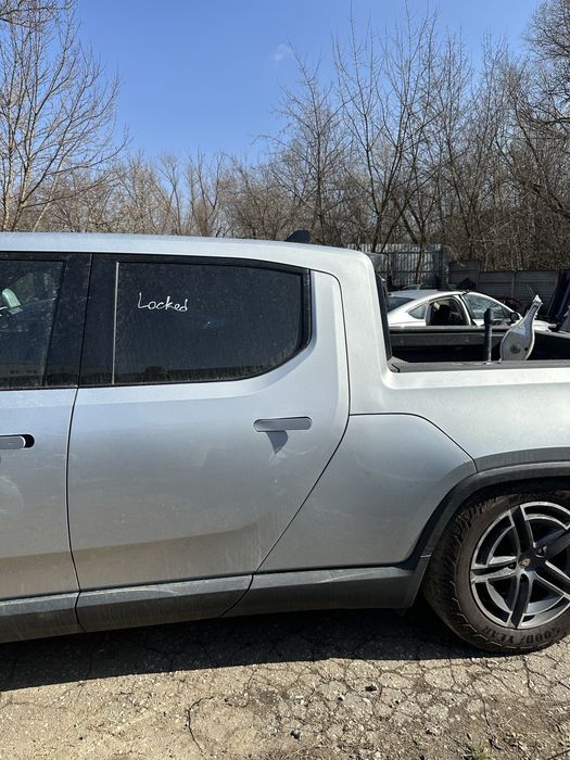 Продам двері на Rivian R1T Gen 2