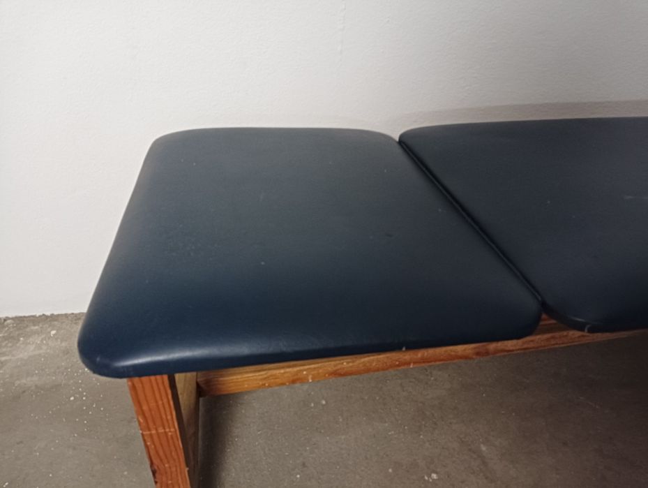 Cama maca de fisioterapia antiga