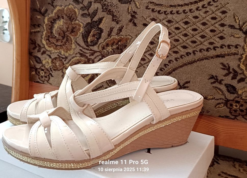 Okazja ! Eleganckie sandały damskie.