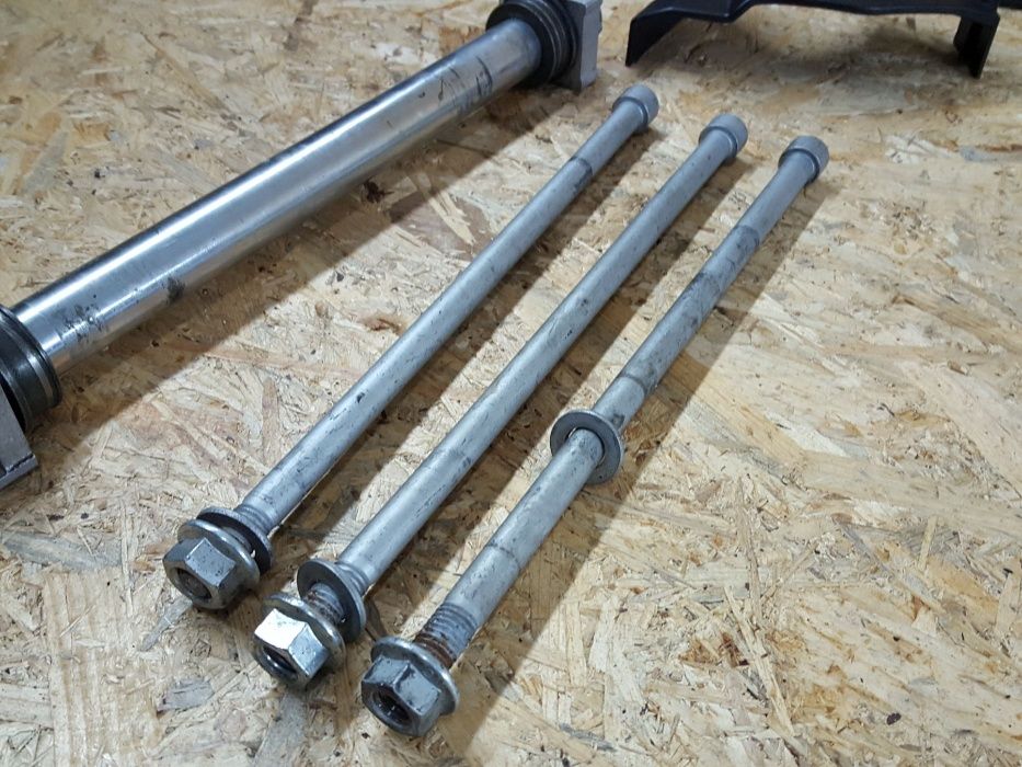 Shiver 750 dorseduro 07-11 Wal oslona nozka pompa tlok cylinder tuleja
