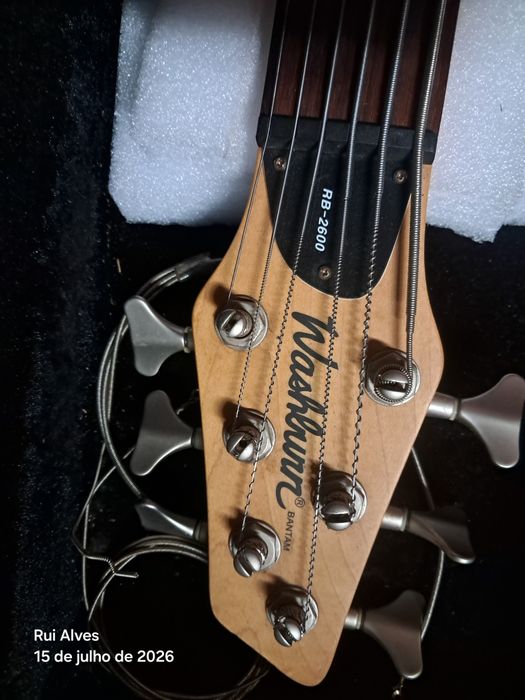 Baixo Elétrico de 6 Cordas Washburn Bantam Series Ativo + Estojo Rígido (Case)