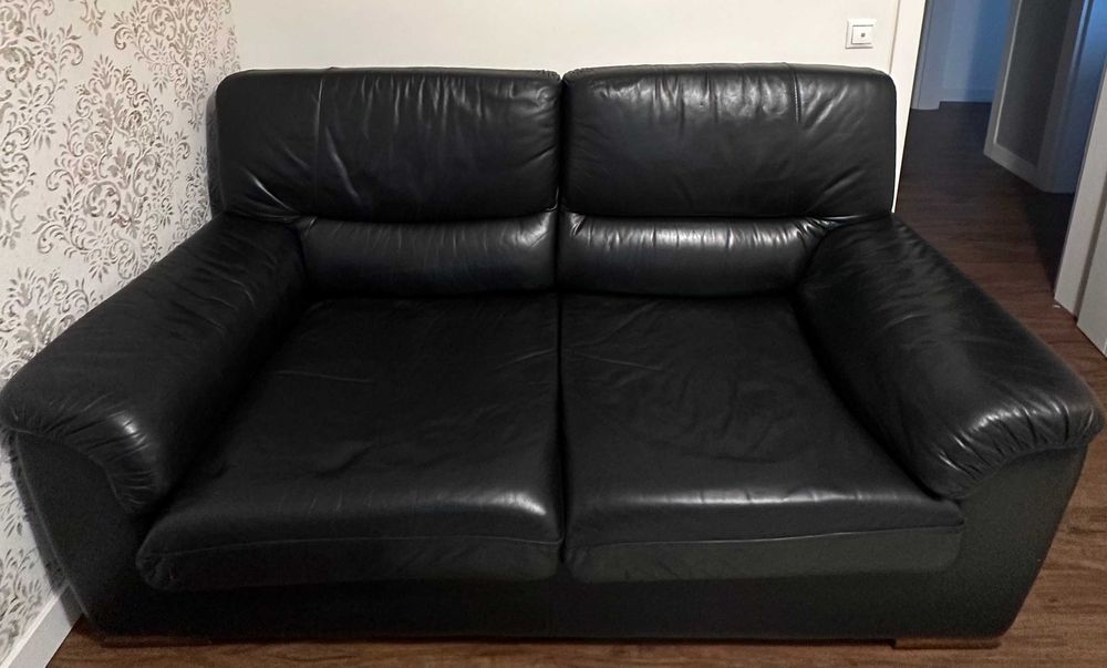 Sofa de pele, cor preto, comprimento 180, bom estado