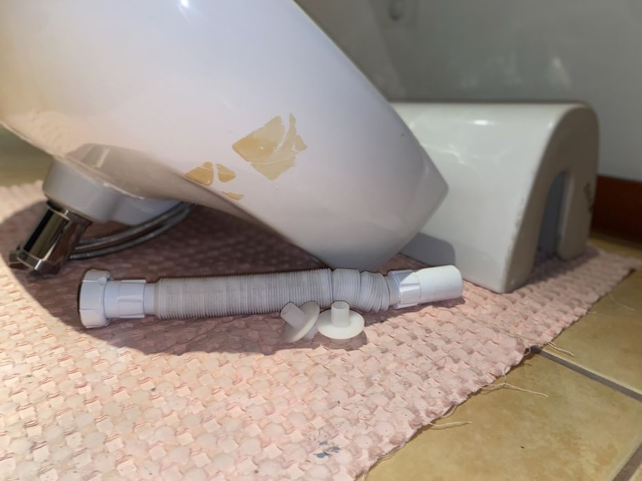 Lavatório branco marca Zoom