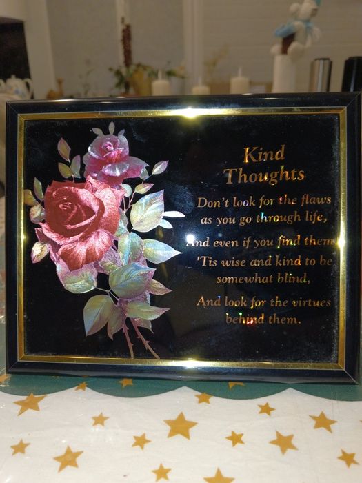 Декоративна табличка з надихаючим текстом. Добрі думки.