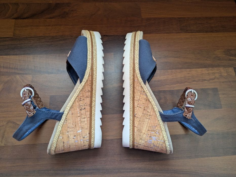 Buty letnie na koturnie 37