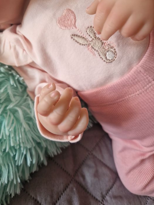 Lalka jak żywa dziewczynka