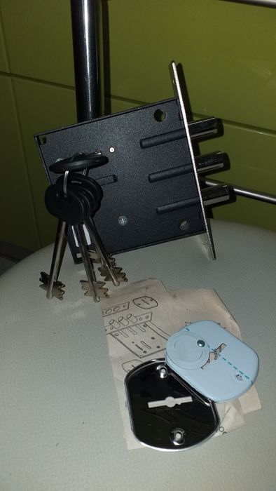 Продам врезной замок Меттэм на гараж,калитку или дом.