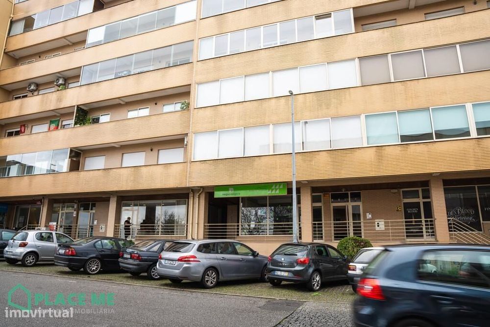 Arrendamento - Loja próxima à estação de comboios