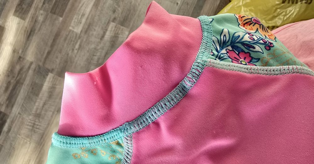 Bluzka koszulka uv z krótkim rękawem kwiaty rozm 6-12 mies