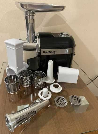 Мясорубка с соковыжималкой для томатов и шинковками 3 в 1