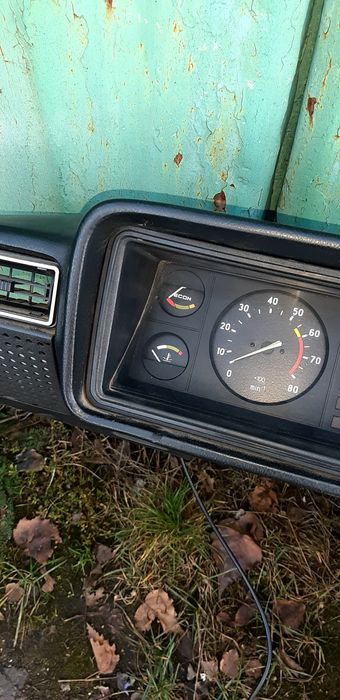 Торпеда ваз 2107 ,потолок жорсткий у відмінному стані в зборі .