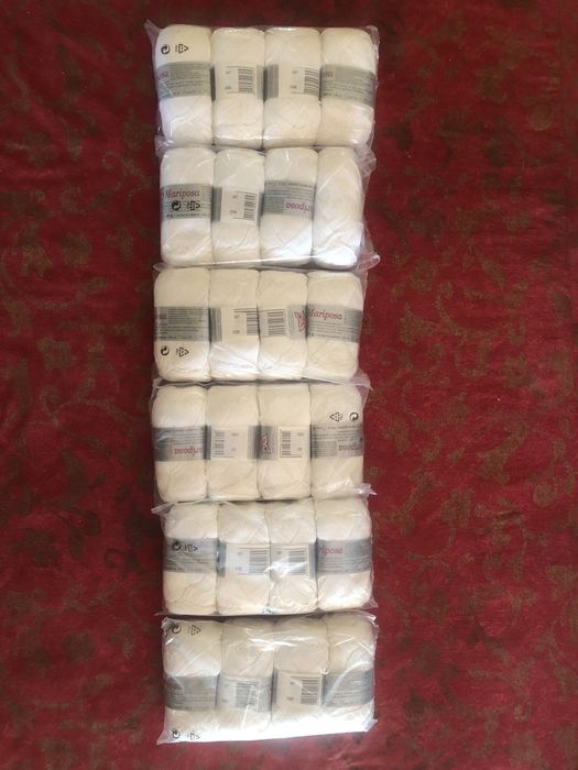 24 meadas de 50gr, puro algodão, em branco. Apresentadas em 6 embalagens de 4 meadas/cada.