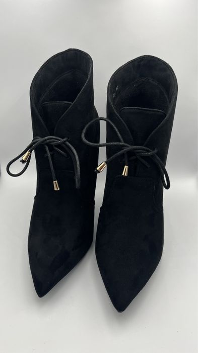 Damskie czarne zamszowe botki