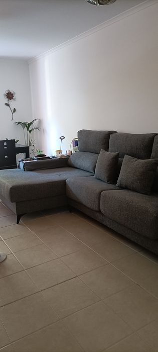 Sofá com Chaise Long semi novo