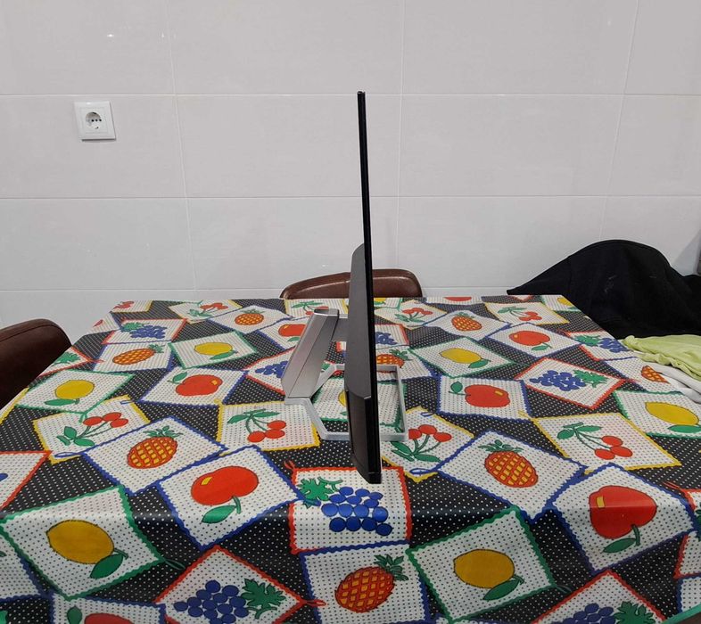 Monitor HP M27f pouco usado