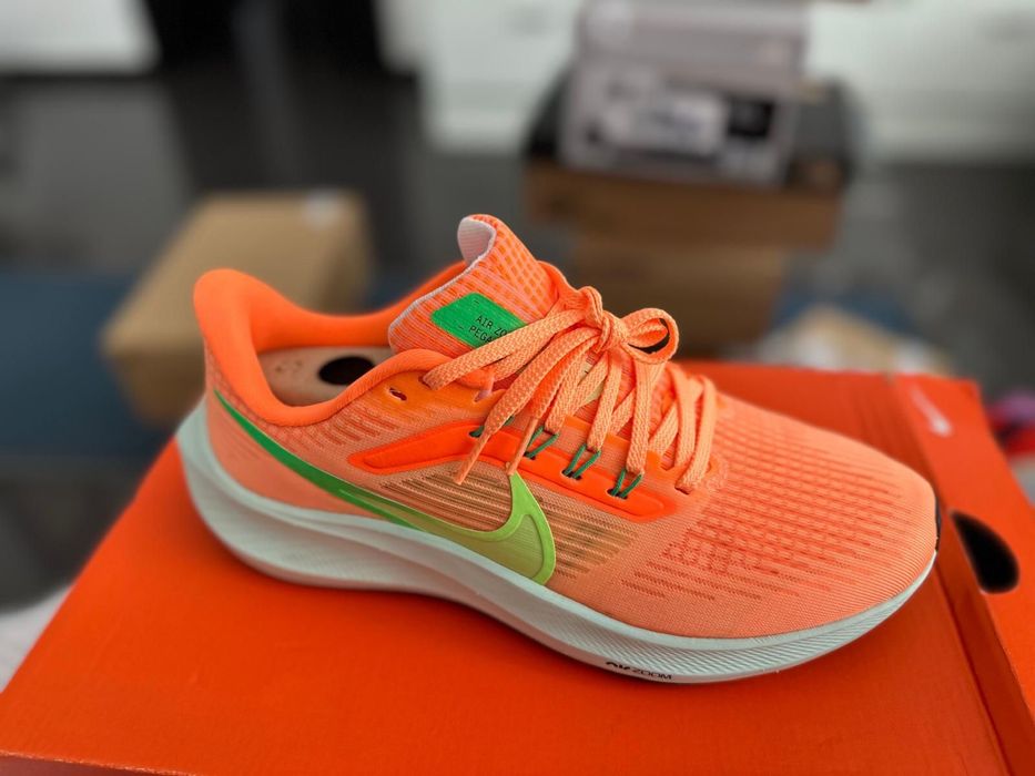 Продам кроссовки Nike, размер 40
