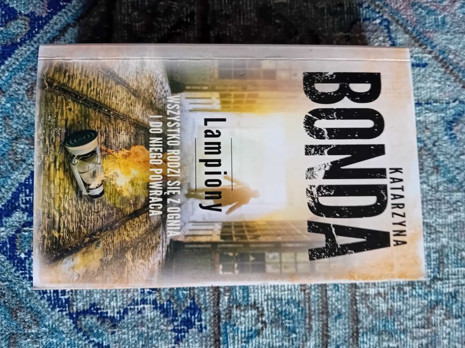 Lampiony Katarzyna Bonda – sensacyjna opowieść z mocną bohaterką