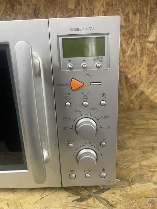 Мікрохвильова піч Sharp