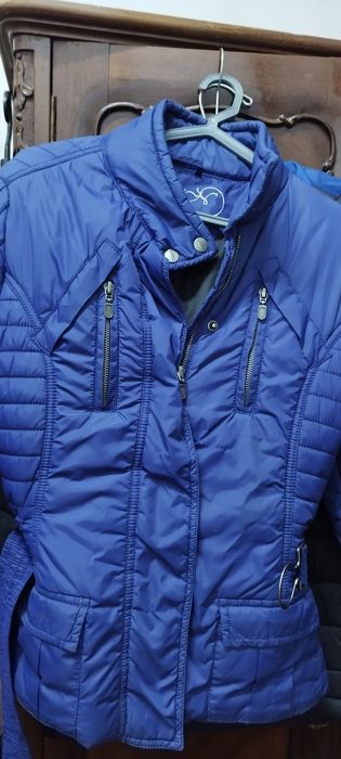 Várias peças de roupa