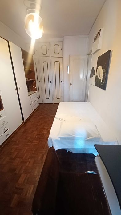 Quarto para arrendar em Algés