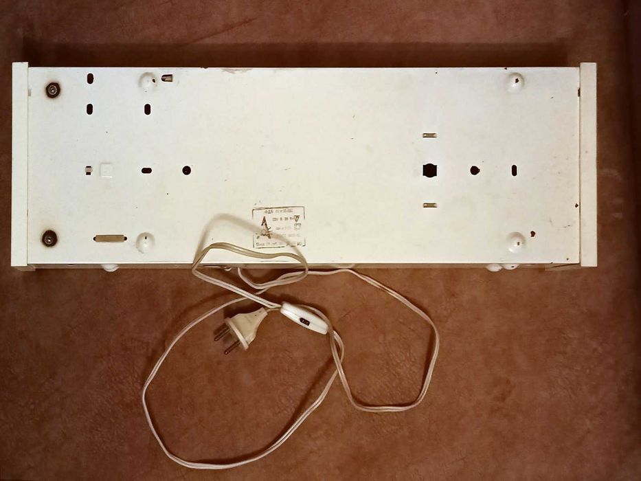 Светильник дневного света есть и  потолочный