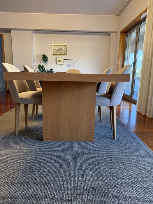Mesa de Madeira Maciça + Cadeiras