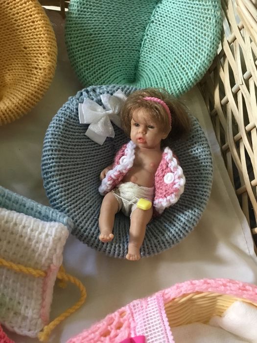 Mini bebé reborn com acessórios