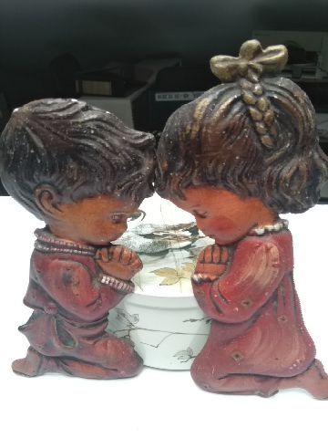 Imagens de meninos a rezar para pendurar