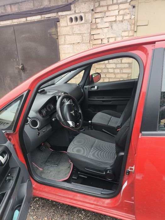 Mitsubishi colt 2009 року