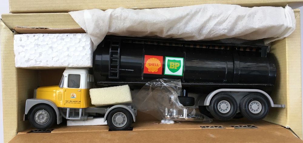 Corgi Classics 97840 Scammell Highwayman Tanker