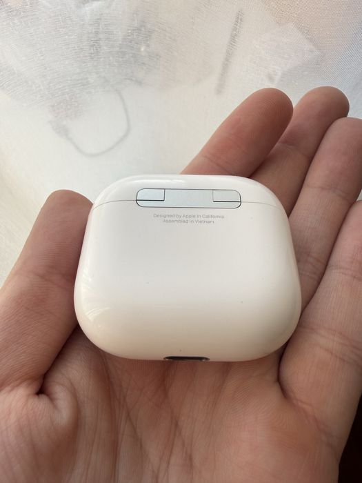 AirPods 4 без шумодава